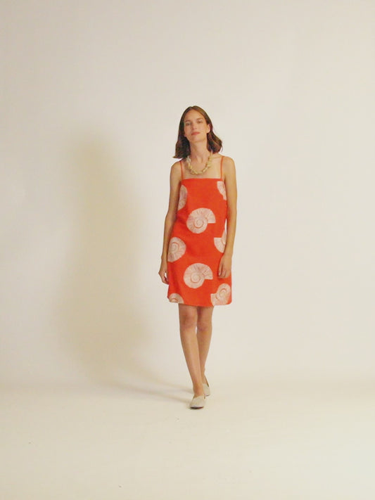 Abito con spalline e ricamo a conchiglia